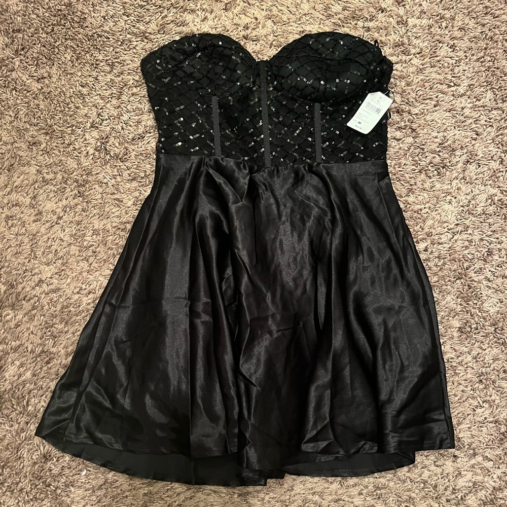Windsor strapless sequins dress